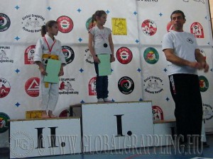 Gi Grappling Gyermek Leány 25 kg. kategória dobogója