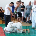 Gyerekek küzdelme – a háttérben a falnak támaszkodik Soltész László friss MMA Világbajnok