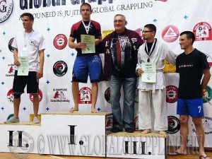 Gi Grappling Felnőtt Férfi 75 kg. dobogója