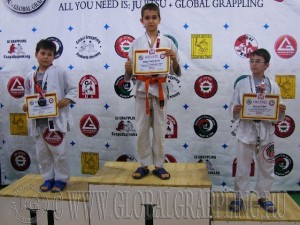 A Gi Grappling Gyermek1 Fiú 35 kg. kategória dobogója