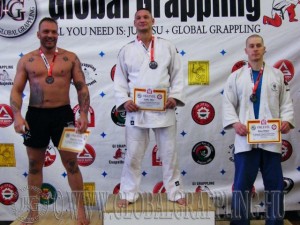 A Combat Grappling Felnőtt Férfi 105+ kg dobogója