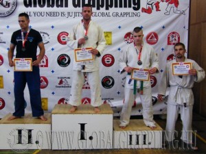 A Combat Grappling Felnőtt Férfi 85 kg dobogója