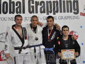 Gi Grappling Felnőtt Férfi 75 kg. dobogója