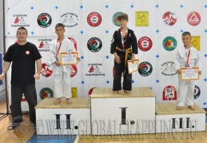 Gi Grappling Gyermek 1 Fiú 30 kg. dobogója