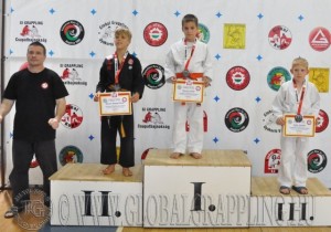 Gi Grappling Gyermek 1 Fiú 35 kg. dobogója