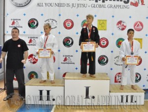 Gi Grappling Gyermek 1 Fiú 40 kg. dobogója