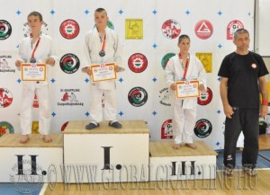 Gi Grappling Gyermek 2 Fiú 45 kg dobogója