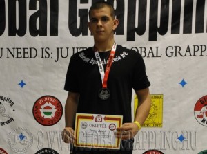 A NoGi Grappling Junior 90 kg. kategória dobogója