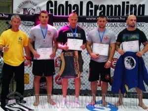 Díjátadóként a MAX Expo Totaldamage Cage Grappling versenyen