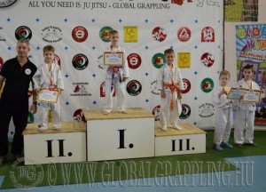 A Gi Manó Fiú 24 kg dobogója