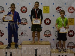 A Gi Grappling Gyermek 2 Fiú 44 kg kategória dobogója