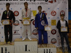 A Gi Grappling Ifjúsági 2 Fiú 65 kg kategória dobogója
