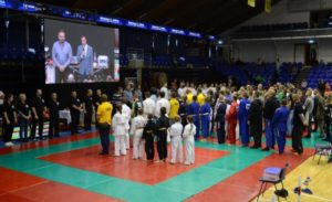 Barcza Attila a városi sportbizottság elnöke beszél a megnyitó ünnepségen