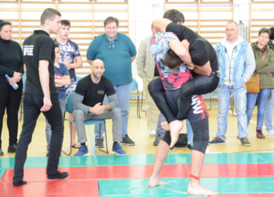 Különleges pillanat: dupla Guillotine